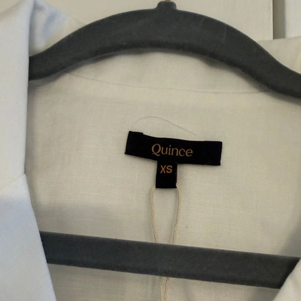 NWT Quince XS European Linen Shirt Sleeve shirt.   White. - Picture 3 of 3